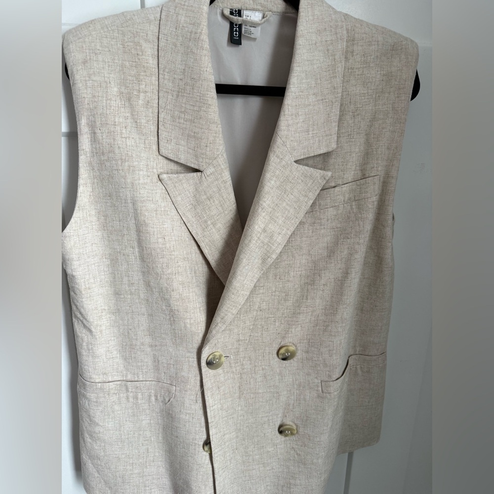 Nwot H&M sleeveless blazer in a light beige linen and viscose blend size small. - Picture 5 of 7